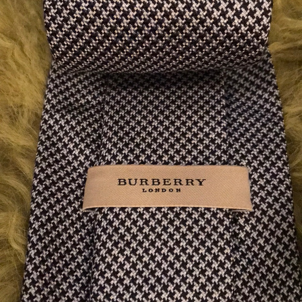 BURBERRY NECKTIE 👔 - Picture 3 of 7